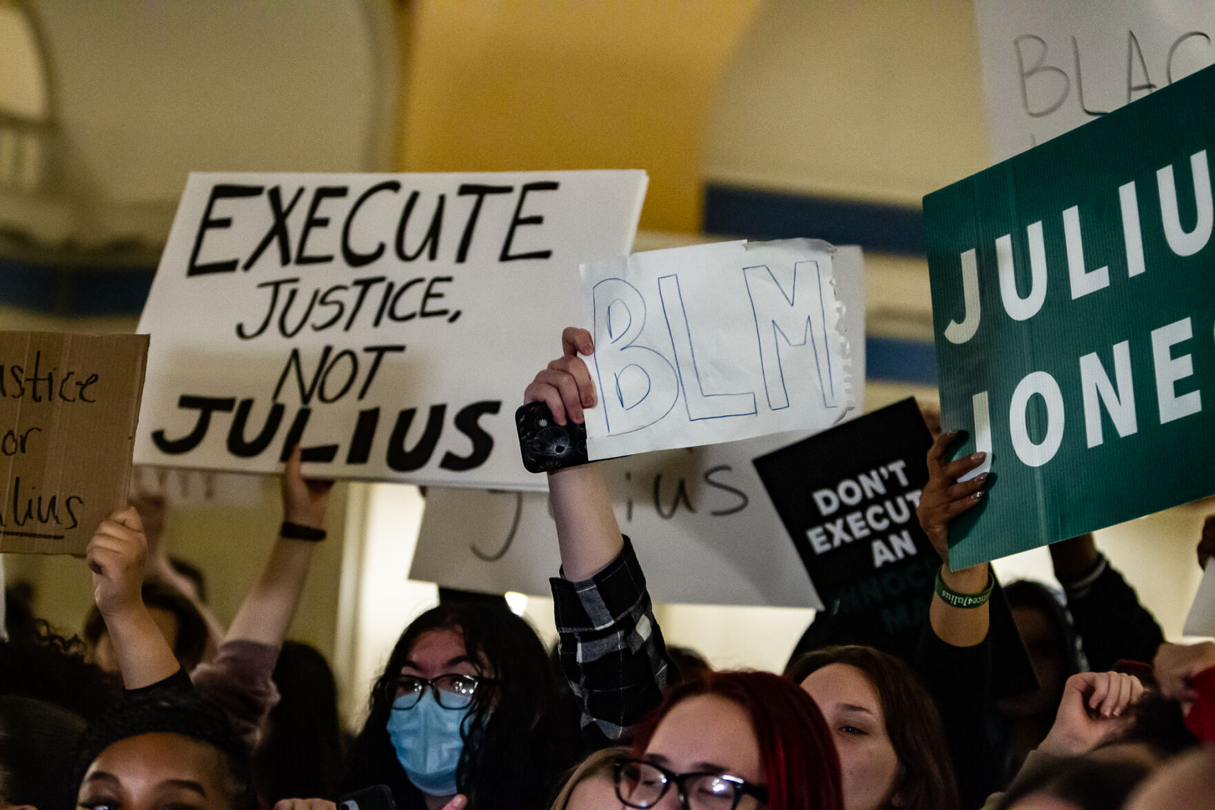 Julius Jones supporters